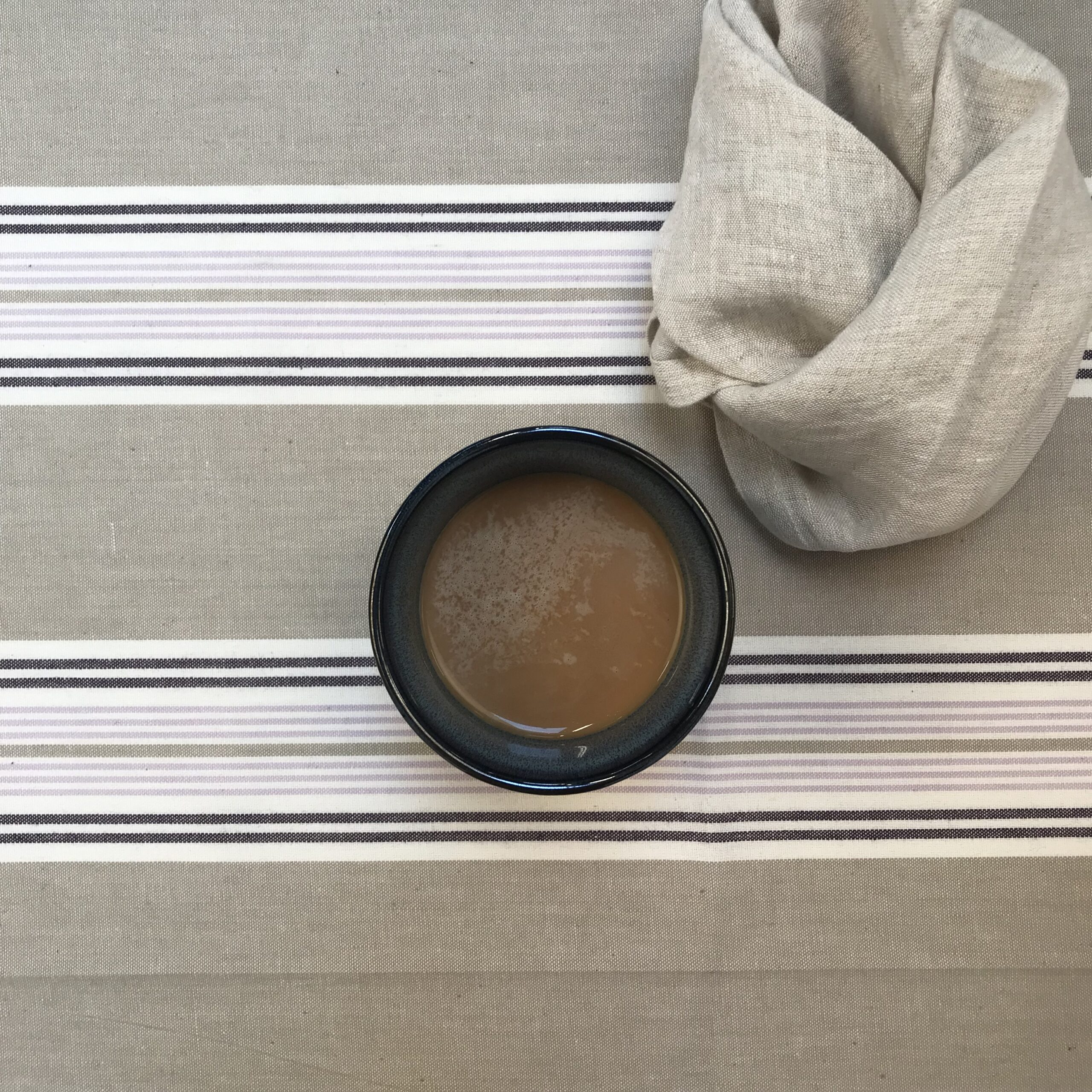 Akryldug med Olmer strib i Lilla - 140 cm